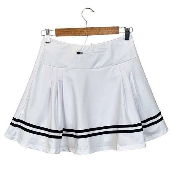 We 1 Fit Women's Golf/Tennis Skort Pleated Blk/Wht Shorts Size-M NWT - Picture 3 of 10
